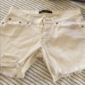 WHItE SHORTS JEAN size 3